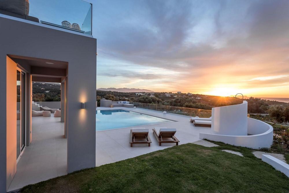 White Grace - A Seductive World Of Luxury Villa Pigí Екстериор снимка